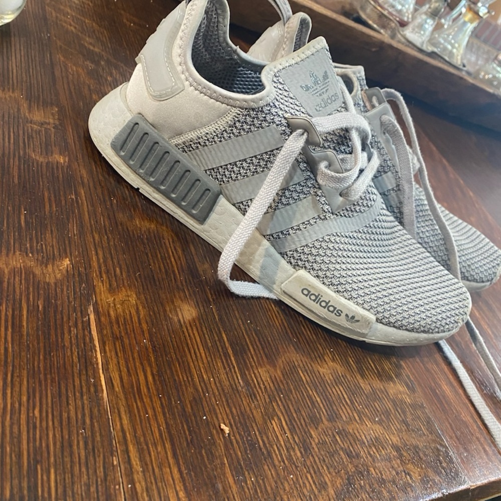 Adidas tennis shoes 7 1/2